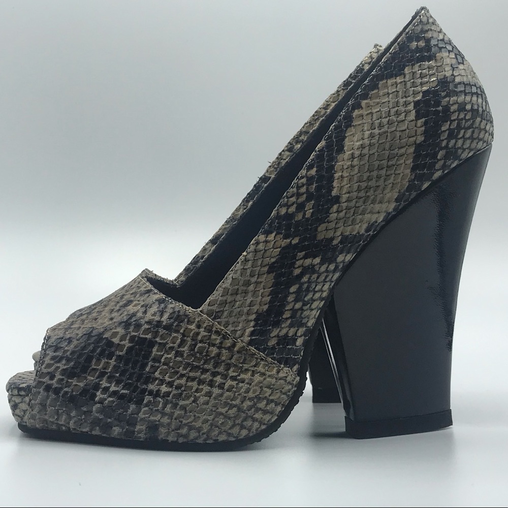 Penny Loves Kenny Black/Nude python look High Heels Size 7.5